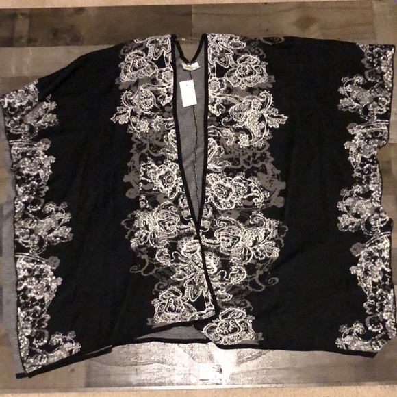 Jillian Nicole Wrap/Poncho - Picture 1 of 7